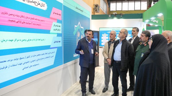 رئیس جمهور عصر  چهارشنبه از نمایشگاه «الگوهای مسیر پیشرفت» که به بنیاد تعاون نیروی مقاومت بسیج برگزار شده بود، بازدید کرد.
