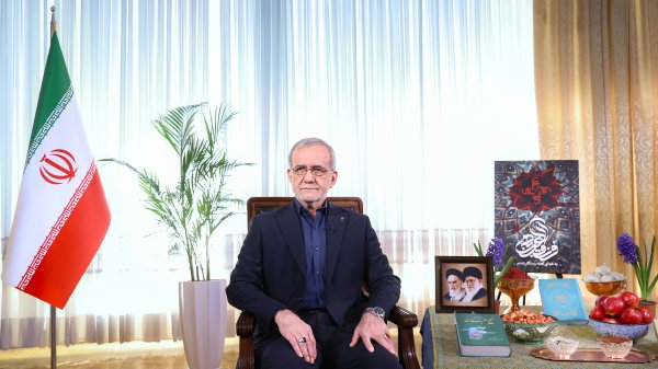 دکتر پزشکیان در پیام نوروزی به مردم ایران:  تلاش خواهیم کرد در چرخش دوباره ایام، قدر خود را بالاتر و والاتر از آنچه هست، رقم بزنیم