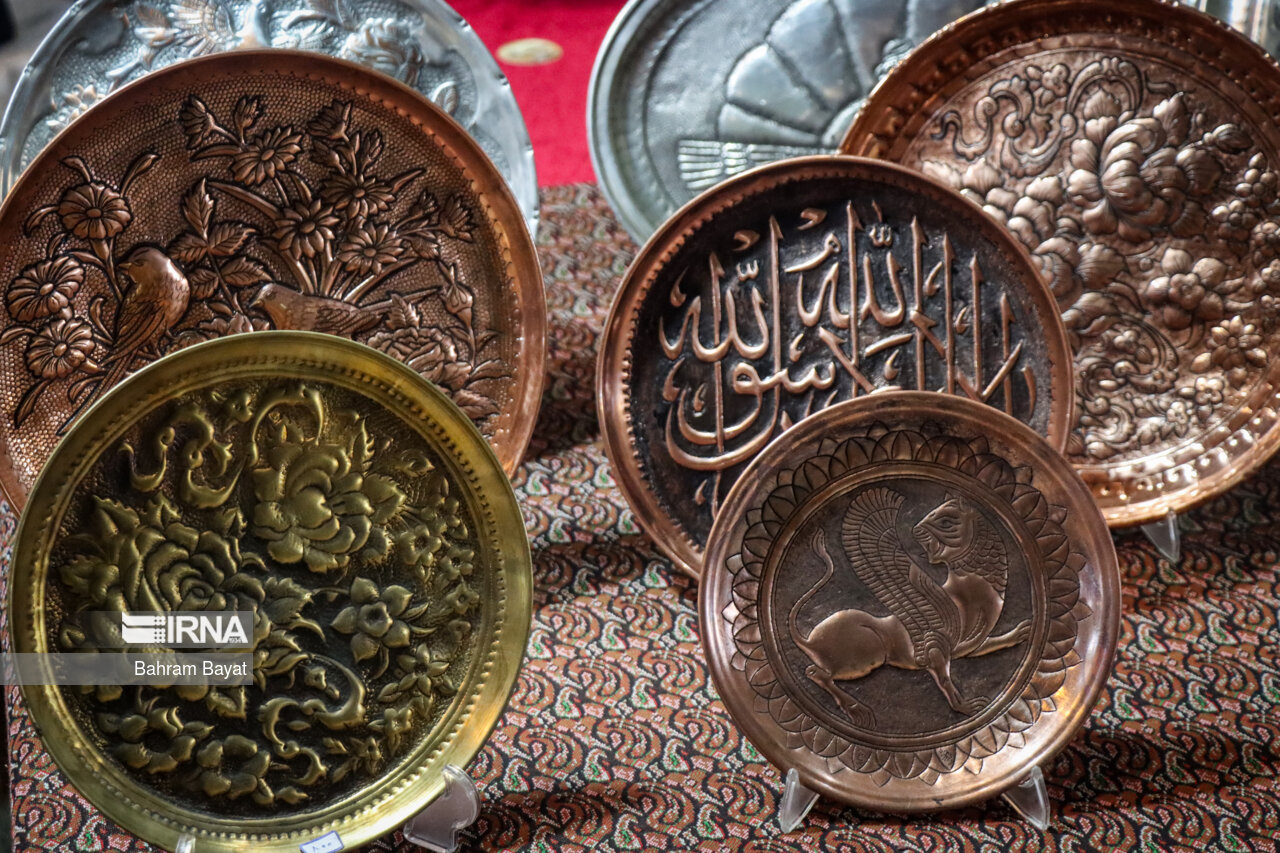 ارتقای کیفیت تولیدات صنایع دستی زنجان در گرو آموزش است