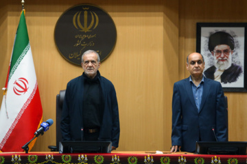 نشست رئیس جمهور با مسئولان استان گیلان