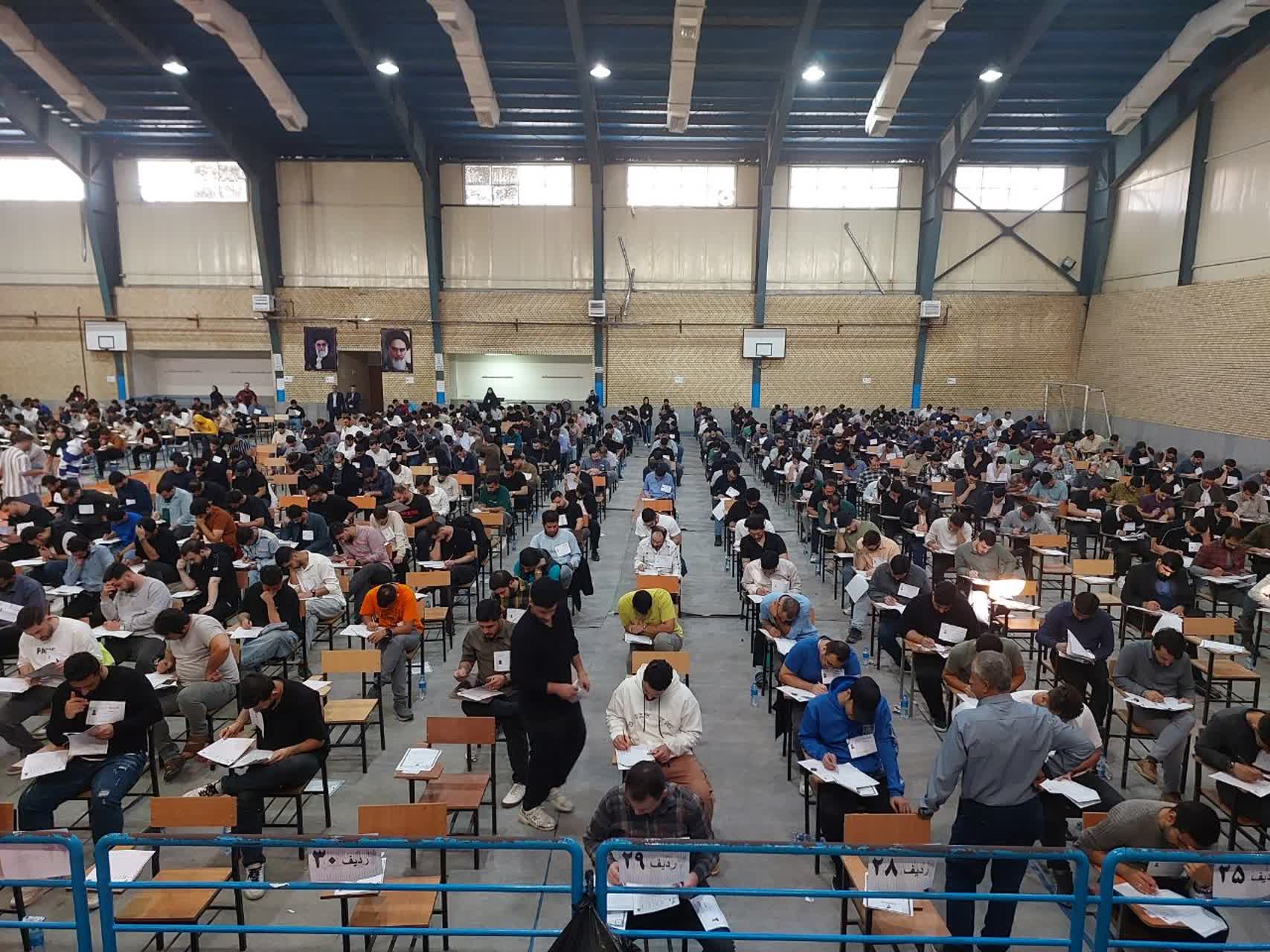 برگزاری آزمون استخدامی بانک رفاه کارگران در شهر رشت
