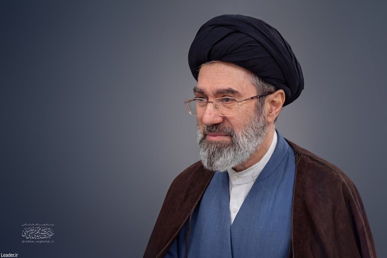 رهبر انقلاب اسلامی در پیام نوروزی خود ضمن تبریک سال نو و عید فطر تبیین کردند ابعاد نقشآفرینی در سال «اقتصاد مقاومتی در سایه وحدت ملّی و امنیّت ملّی» رهبر انقلاب اسلامی در پیام نوروزی خود ضمن تبریک سال نو و عید فطر تبیین کردند ابعاد نقشآفرینی در سال «اقتصاد مقاومتی در سایه وحدت ملّی و امنیّت ملّی»