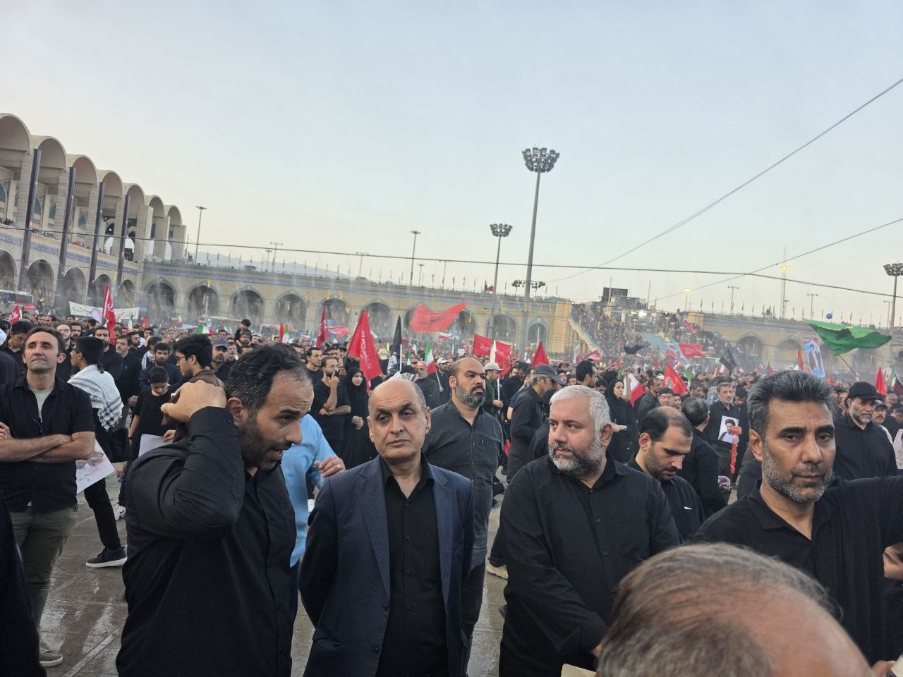 استاندار گیلان با حضور در مصلای امام خمینی(ره) تهران: بدرقه تاریخی امام مجاهد شهید، ادای احترام به عزت و سربلندی ایران است استاندار گیلان با حضور در مصلای امام خمینی(ره) تهران: بدرقه تاریخی امام مجاهد شهید، ادای احترام به عزت و سربلندی ایران است