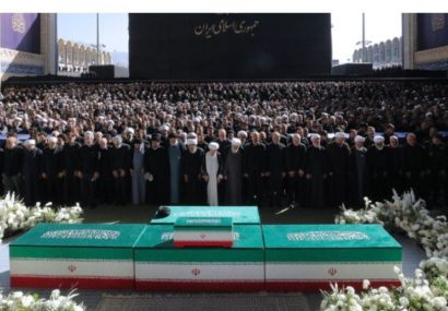 حضور میلیونی عزاداران در مصلی تهران : اقامه نماز بر پیکر مطهر قائد امت به امامت حضرت آیتالله جعفر سبحانی