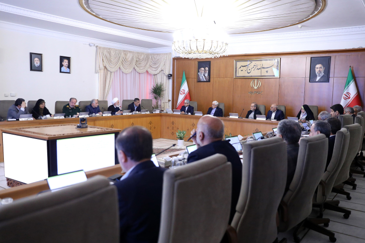 دکتر پزشکیان در جلسه امروز هیئت دولت: روز بدون خودرو باید از دولت و دستگاههای دولتی آغاز شود/ قدردانی از همراهی مردم و عوامل اجرایی در اجرای طرح بنزین