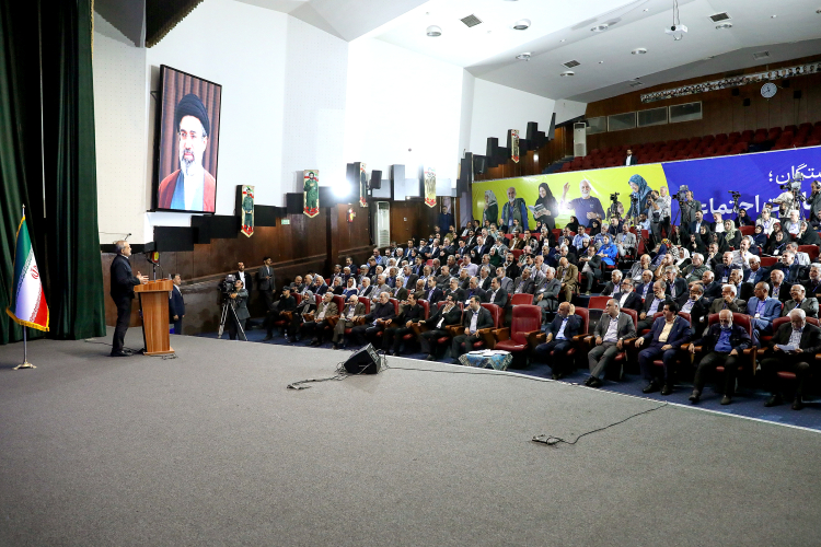 دکتر پزشکیان در نشست صمیمی با بازنشستگان: وحدت و انسجام داخلی رمز ایستادگی در برابر قلدری آمریکاست/ رقم کالابرگ افزایش می‌یابد/ بستر را برای استفاده از تجربه و مهارت بازنشستگان فراهم می‌کنیم