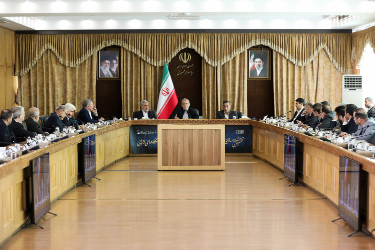 دکتر پزشکیان در آئین نخستین جشنواره سالانه ارزیابی و پایش عملکرد معاونت امور مجلس وزارتخانه ها و دستگاه های اجرایی: معاونت های امور مجلس باید زمینه ساز تعامل و هم افزایی دولت، مجلس و دستگاه های نظارتی باشند / حفظ عزت و احترام مردم در مراجعه به دستگاه های اجرایی الزامی است