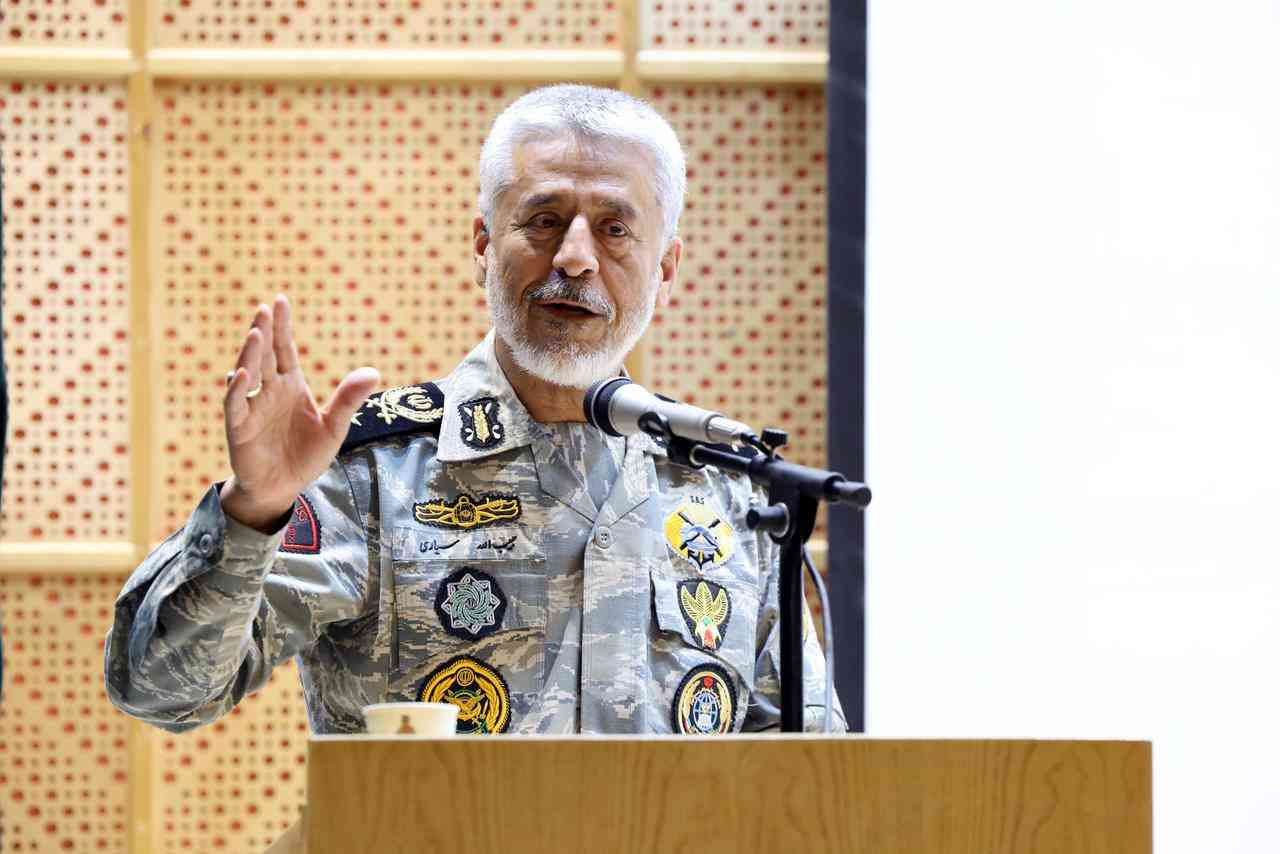 امیر دریادار سیاری در همایش عضویابان برتر ارتش: جنگ امروز، جنگ اراده‌هاست/نیروی انسانی مستعد و کیفی، مهم‌ترین عنصر ارتقاء توان رزم ارتش