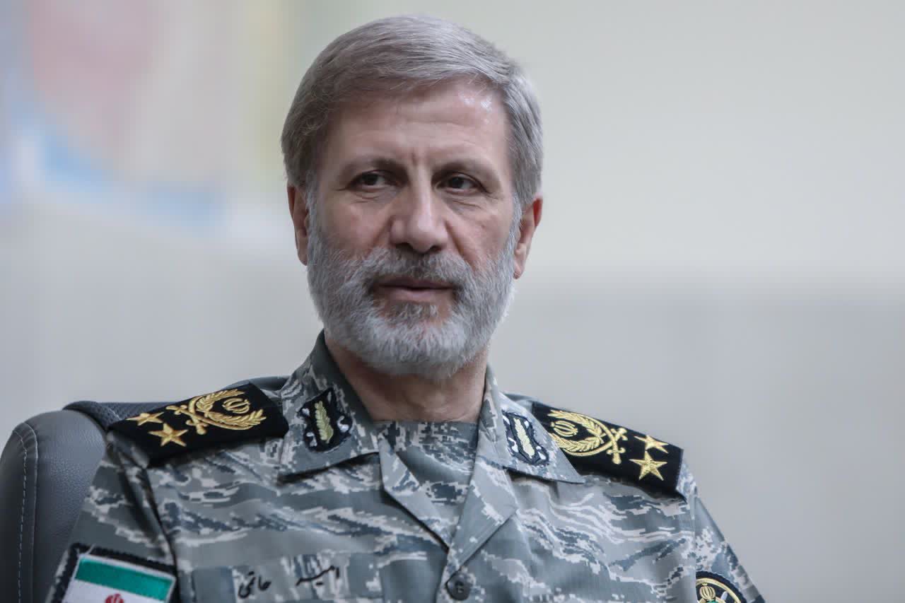 امیر سرلشکر حاتمی: وحدت ناگسستنی ارتش و سپاه چون سپر آهنینی برای محافظت از کشورمان در برابر دشمنان است