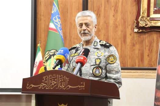 امیر دریادار سیاری: دشمن با خفت و خواری از منطقه بیرون خواهد رفت/ما توانایی هدف قرار دادن ناوهای دشمن را داریم امیر دریادار سیاری: دشمن با خفت و خواری از منطقه بیرون خواهد رفت/ما توانایی هدف قرار دادن ناوهای دشمن را داریم