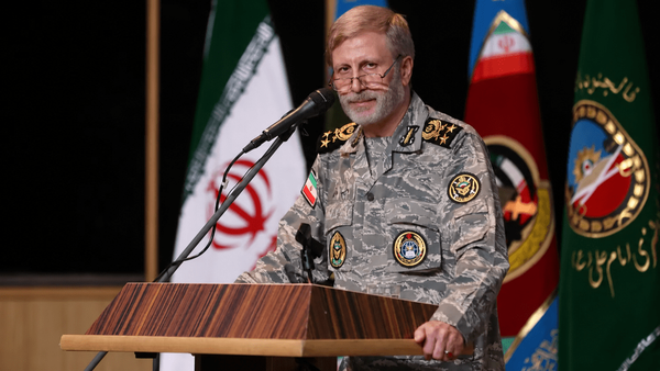 فرمانده کل ارتش:اگر منطقه ناامن باشد، پیامد آن برای همه است/ جنگ تمام نشده است/ دشمن متجاوز باید آماده دریافت ضربات سخت باشد فرمانده کل ارتش:اگر منطقه ناامن باشد، پیامد آن برای همه است/ جنگ تمام نشده است/ دشمن متجاوز باید آماده دریافت ضربات سخت باشد